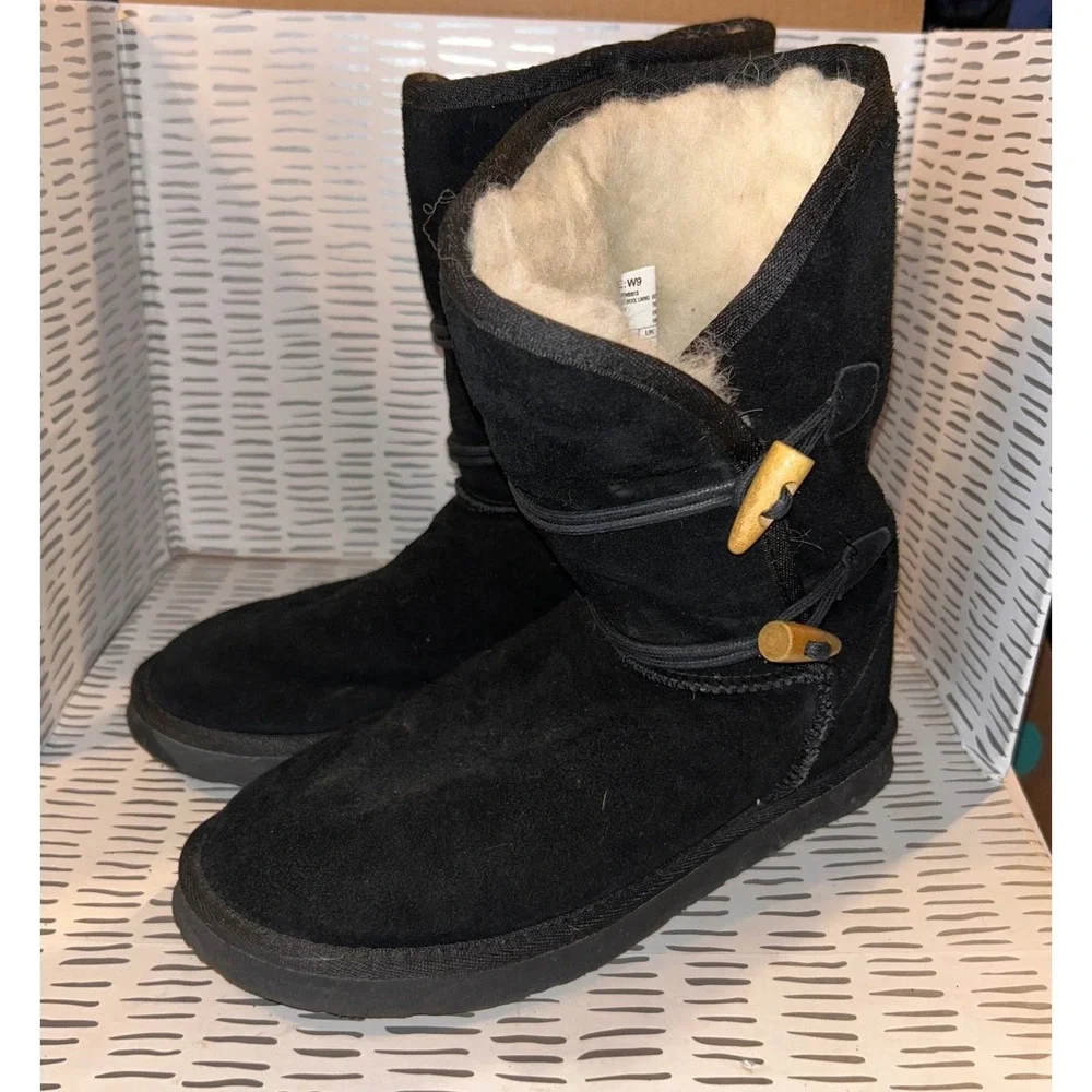 Ukala by EMU Australia Taj Low Black Suede Merino Wool Toggle Boots Womens 9